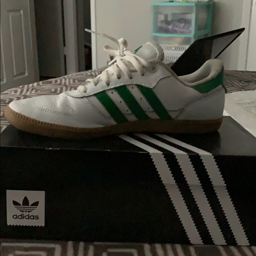 Tilly’s Adidas skateboarding shoes